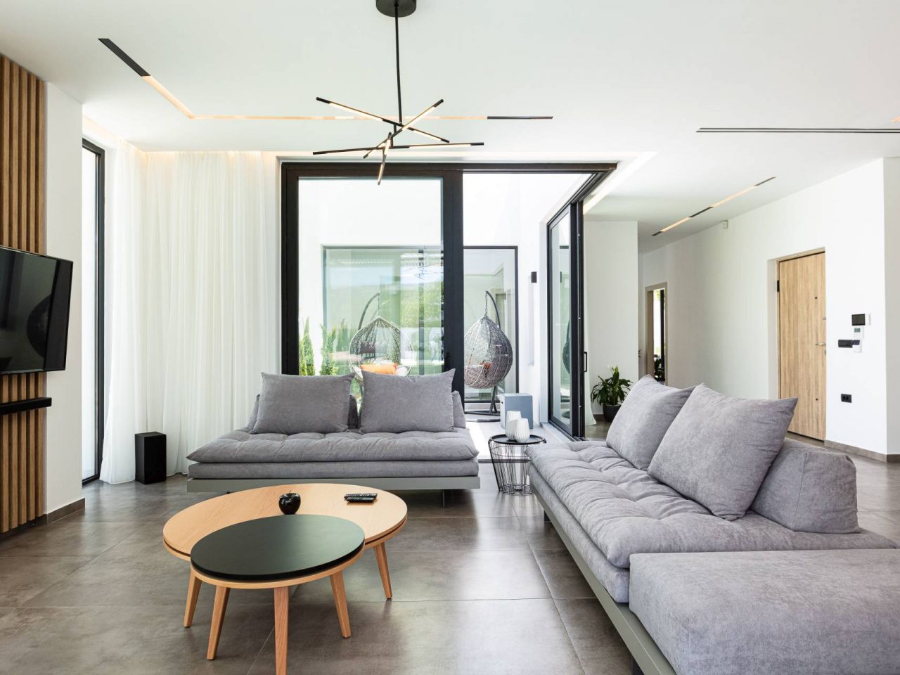  Indoor-35.jpg 