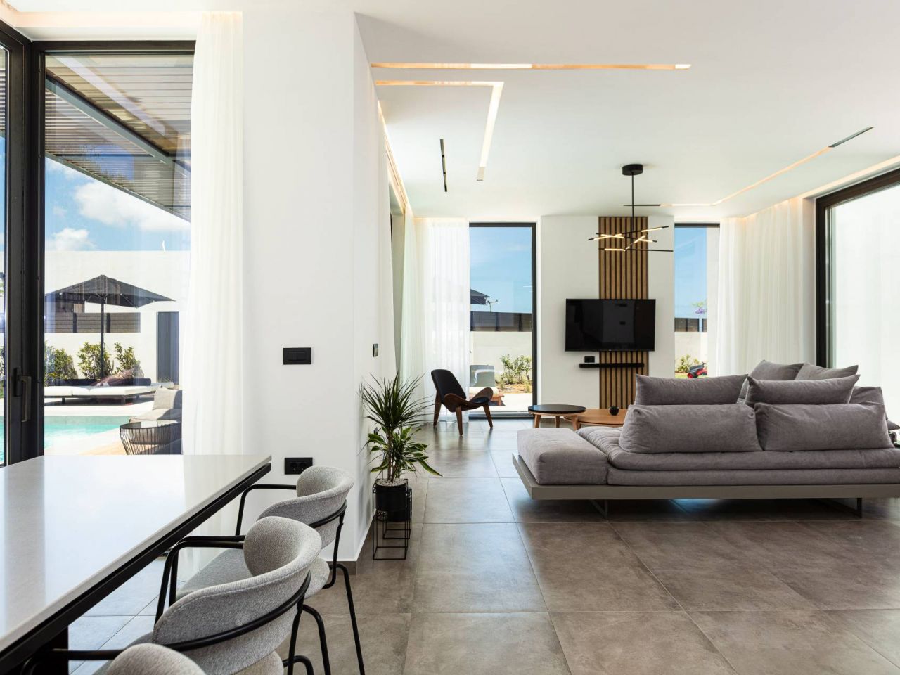  Indoor-33.jpg 